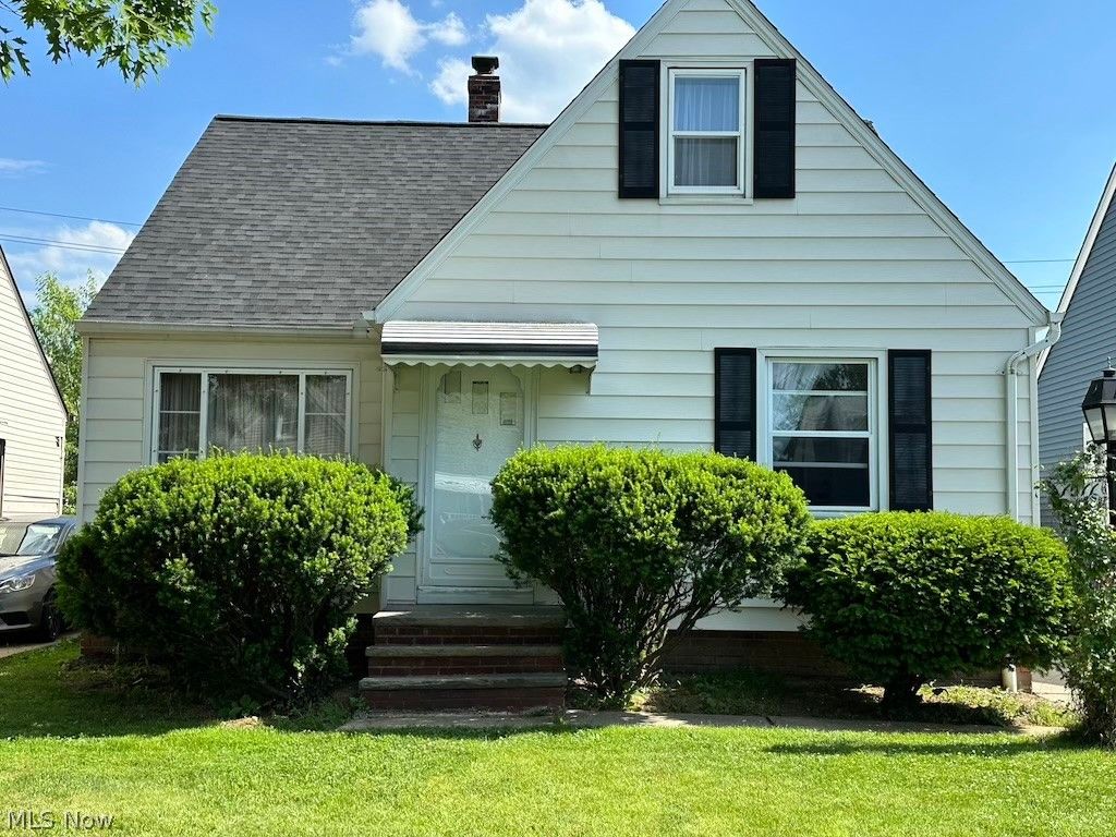 1011 Parkleigh Drive, Parma, OH 44134