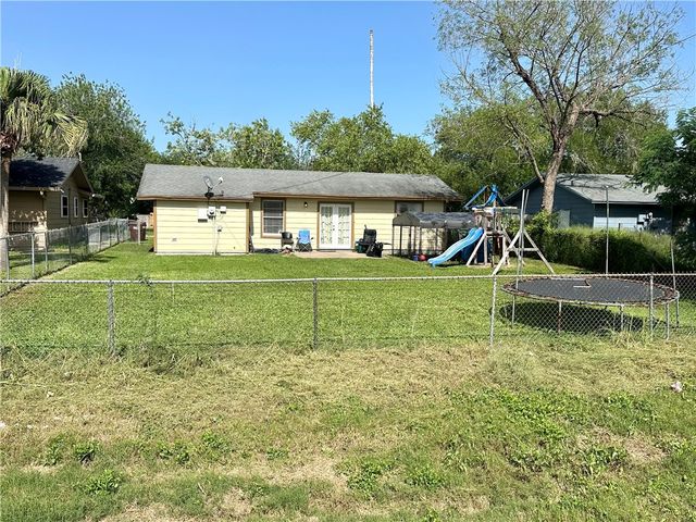 2029 S 2nd St, Kingsville, TX 78363
