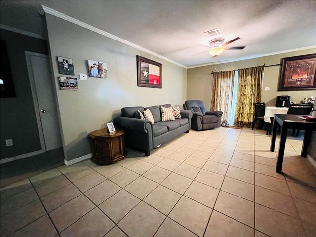 2029 S 2nd St, Kingsville, TX 78363