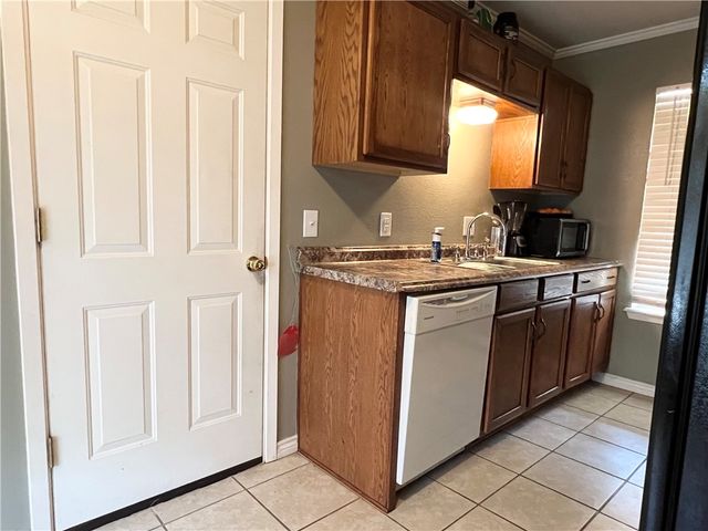 2029 S 2nd St, Kingsville, TX 78363