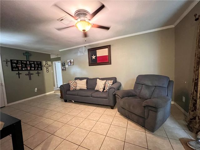 2029 S 2nd St, Kingsville, TX 78363