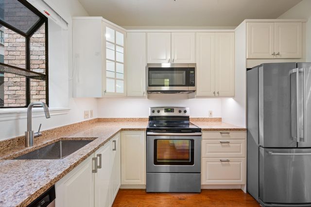 1741 Spyglass DR 1-127, Austin, TX 78746