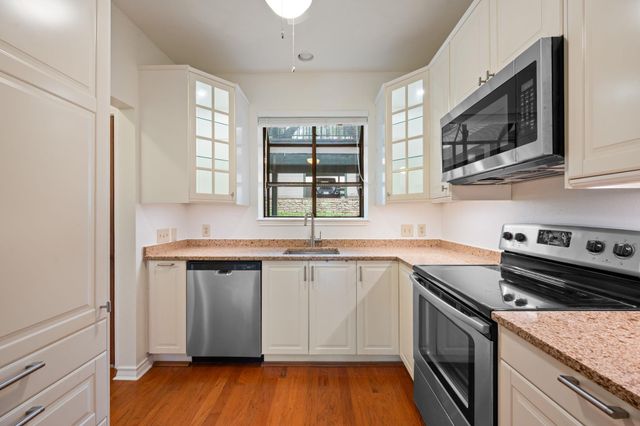 1741 Spyglass DR 1-127, Austin, TX 78746