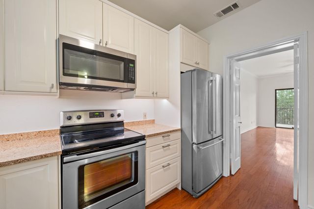 1741 Spyglass DR 1-127, Austin, TX 78746