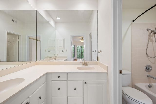 1741 Spyglass DR 1-127, Austin, TX 78746