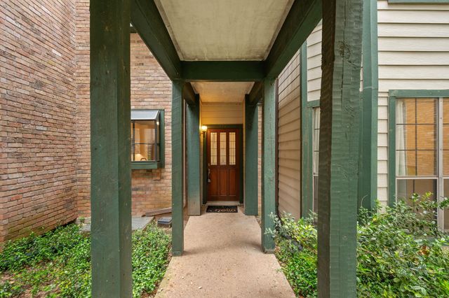 1741 Spyglass DR 1-127, Austin, TX 78746