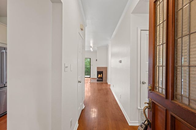 1741 Spyglass DR 1-127, Austin, TX 78746