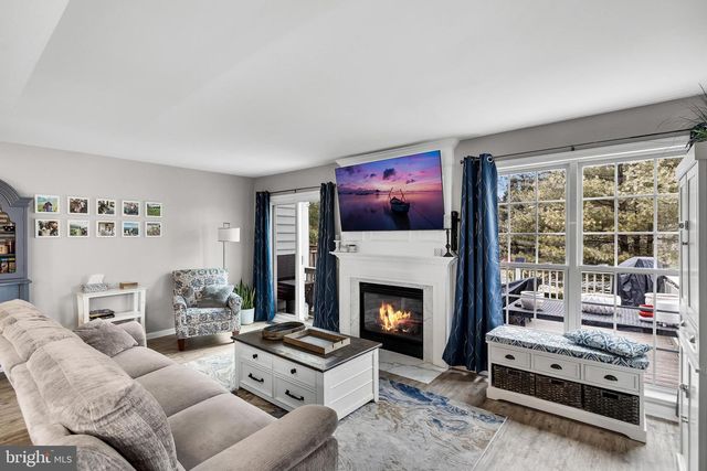 2 BAYBERRY LN, Delran, NJ 08075