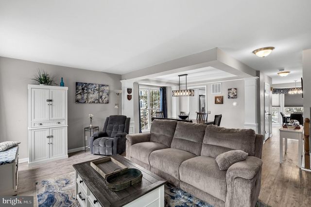 2 BAYBERRY LN, Delran, NJ 08075