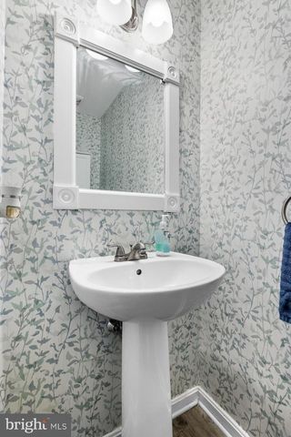 2 BAYBERRY LN, Delran, NJ 08075