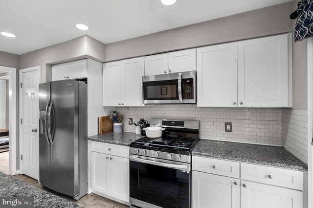 2 BAYBERRY LN, Delran, NJ 08075