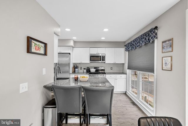 2 BAYBERRY LN, Delran, NJ 08075