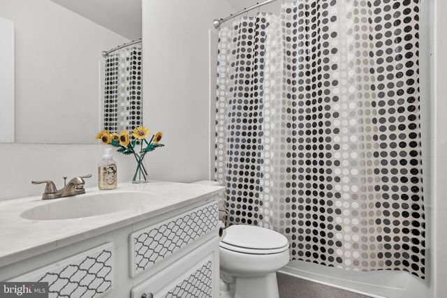 2 BAYBERRY LN, Delran, NJ 08075