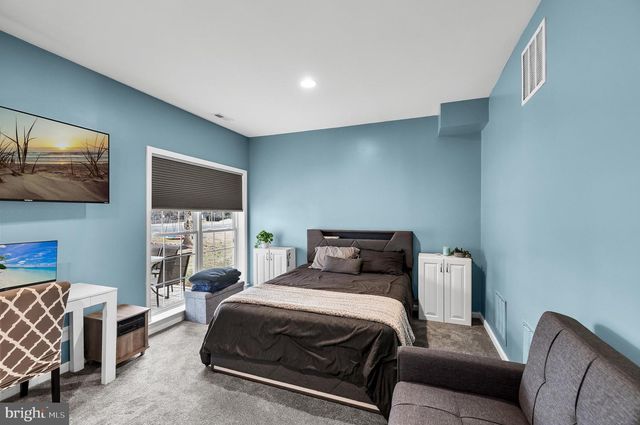 2 BAYBERRY LN, Delran, NJ 08075