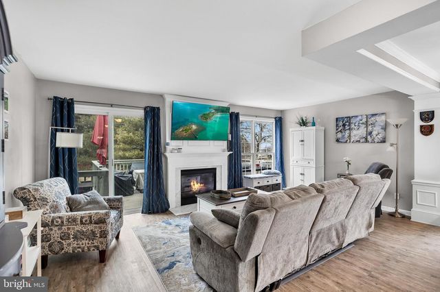 2 BAYBERRY LN, Delran, NJ 08075