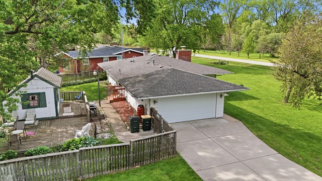 11N802 WIN HAVEN Drive, Elgin, IL 60124