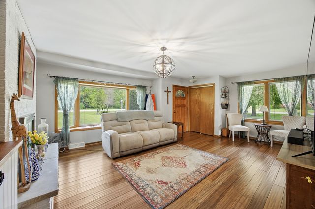 11N802 WIN HAVEN Drive, Elgin, IL 60124