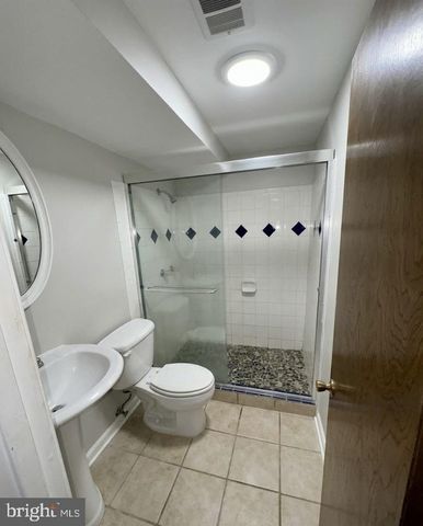 6807 ROBINIA RD, Temple Hills, MD 20748