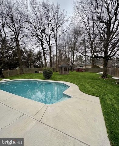 6807 ROBINIA RD, Temple Hills, MD 20748