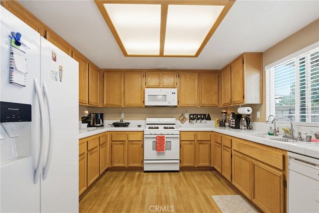 44846 Fenhold, Lancaster, CA 93535