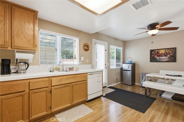 44846 Fenhold, Lancaster, CA 93535