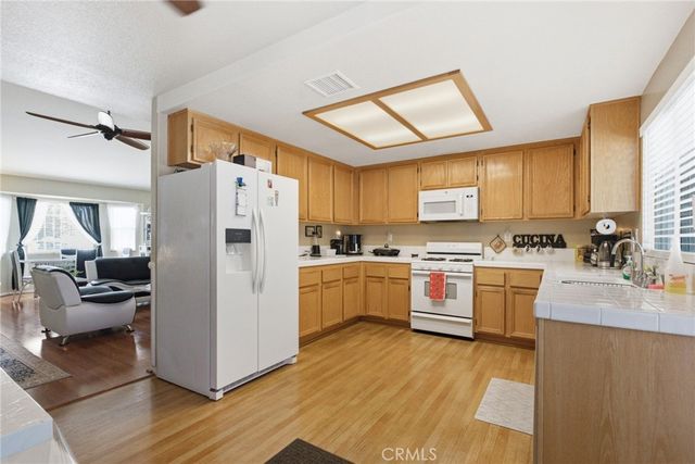 44846 Fenhold, Lancaster, CA 93535