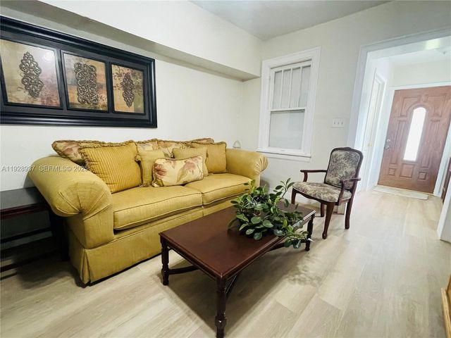 2045 NW 34th St, Miami, FL 33142