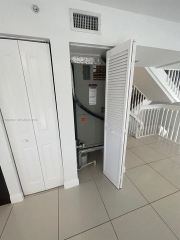 826 N 17th Ave, Hollywood, FL 33020