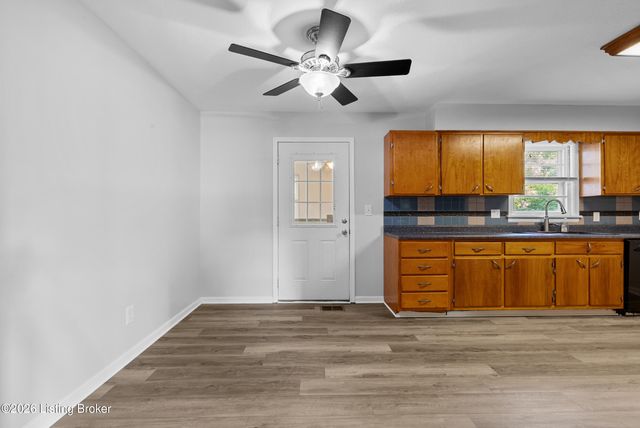 4828 Kaufman Ln, Louisville, KY 40216