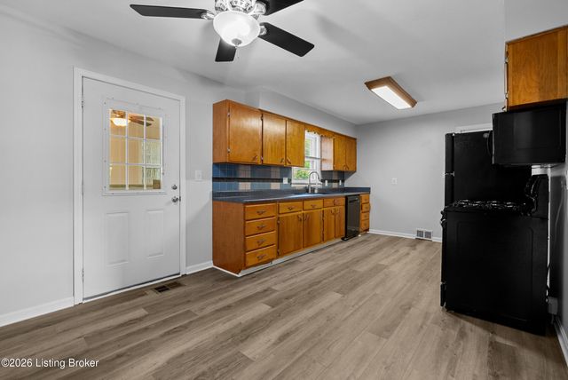 4828 Kaufman Ln, Louisville, KY 40216