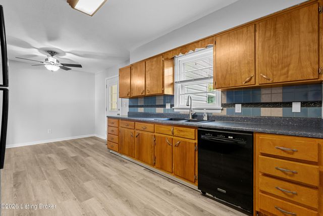 4828 Kaufman Ln, Louisville, KY 40216