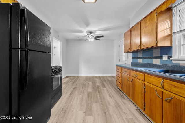 4828 Kaufman Ln, Louisville, KY 40216
