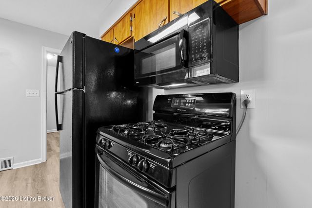 4828 Kaufman Ln, Louisville, KY 40216