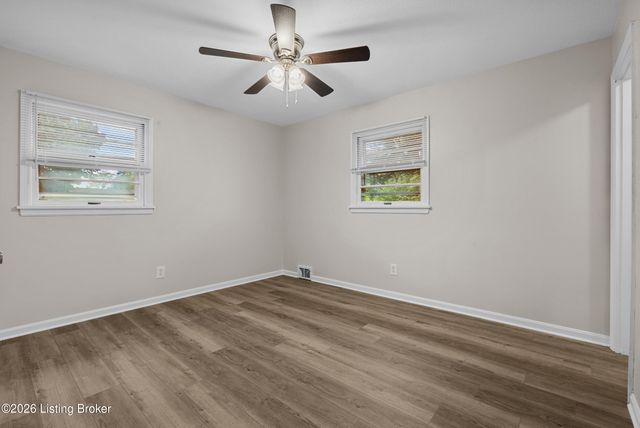 4828 Kaufman Ln, Louisville, KY 40216