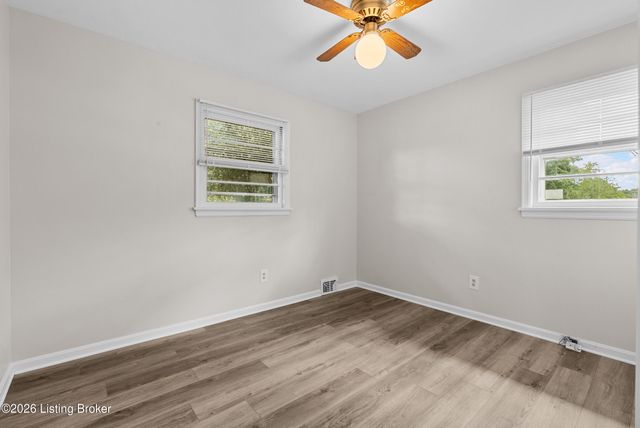 4828 Kaufman Ln, Louisville, KY 40216