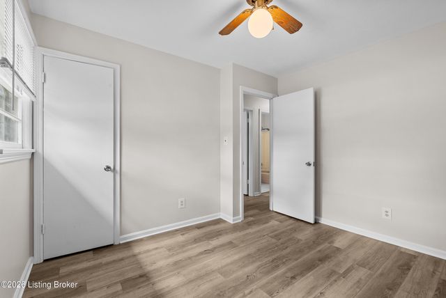 4828 Kaufman Ln, Louisville, KY 40216