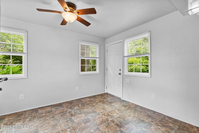 4828 Kaufman Ln, Louisville, KY 40216
