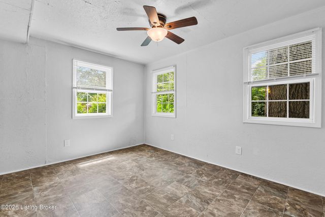 4828 Kaufman Ln, Louisville, KY 40216