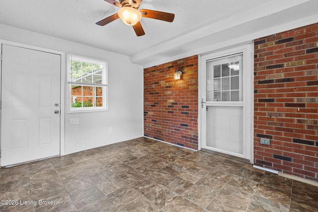 4828 Kaufman Ln, Louisville, KY 40216