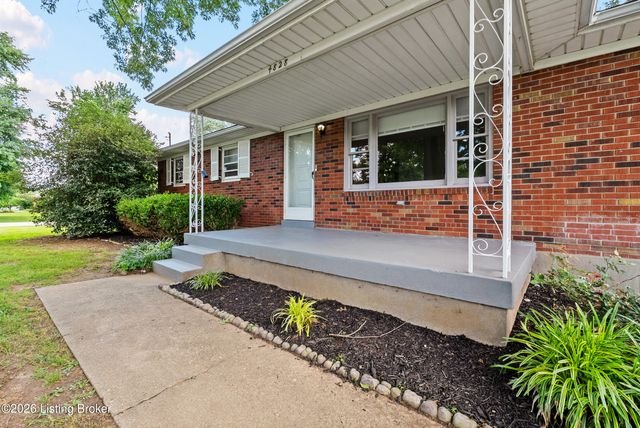 4828 Kaufman Ln, Louisville, KY 40216