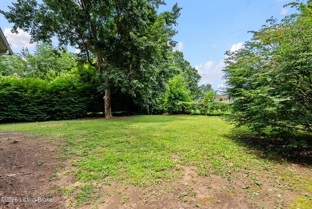 4828 Kaufman Ln, Louisville, KY 40216