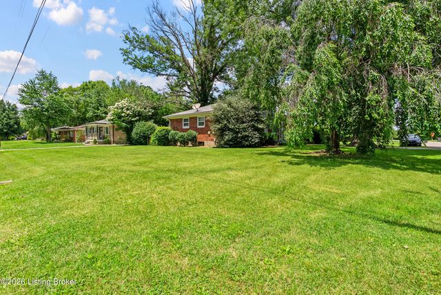 4828 Kaufman Ln, Louisville, KY 40216