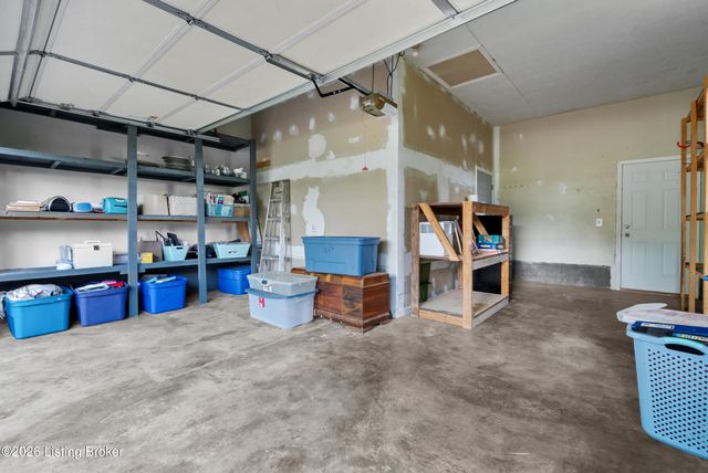 4828 Kaufman Ln, Louisville, KY 40216