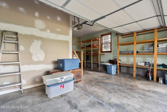 4828 Kaufman Ln, Louisville, KY 40216