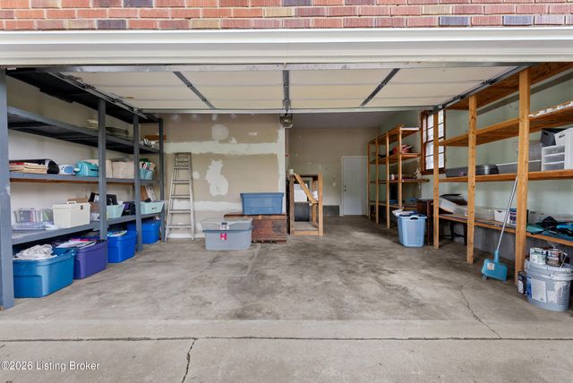 4828 Kaufman Ln, Louisville, KY 40216