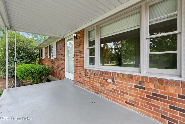 4828 Kaufman Ln, Louisville, KY 40216