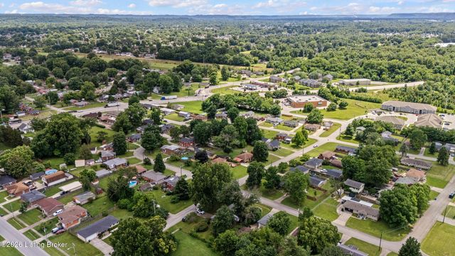 4828 Kaufman Ln, Louisville, KY 40216