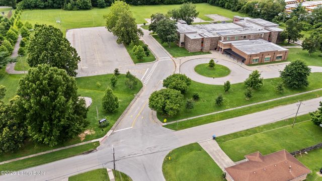 4828 Kaufman Ln, Louisville, KY 40216