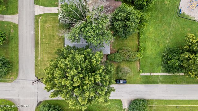 4828 Kaufman Ln, Louisville, KY 40216