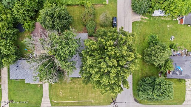 4828 Kaufman Ln, Louisville, KY 40216